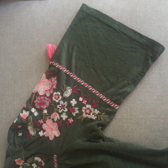 St. John's Bay Top with Floral Embroidery - Green Colour, Size Medium - Picture 7 of 9